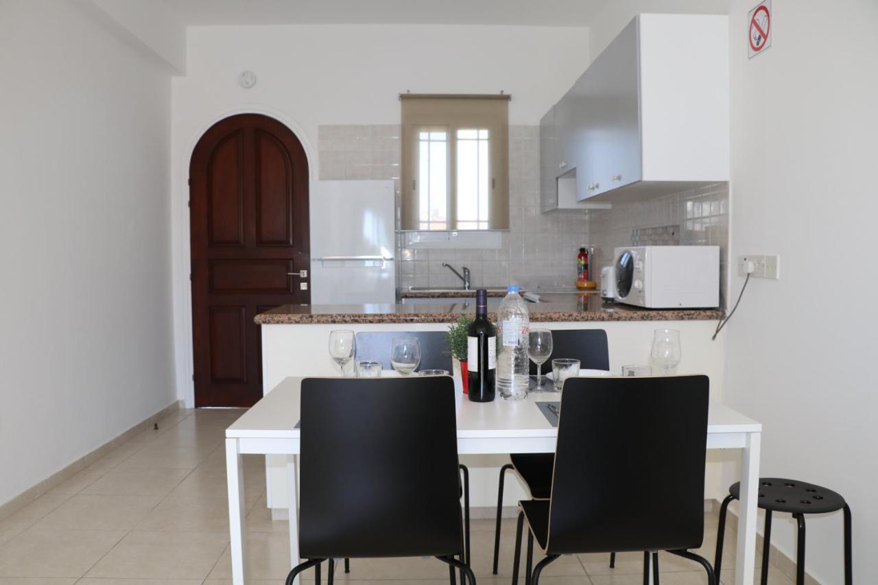 Cyking 2 Bed Apartment With Pool & 10 Min To Beach Paphos Exterior photo