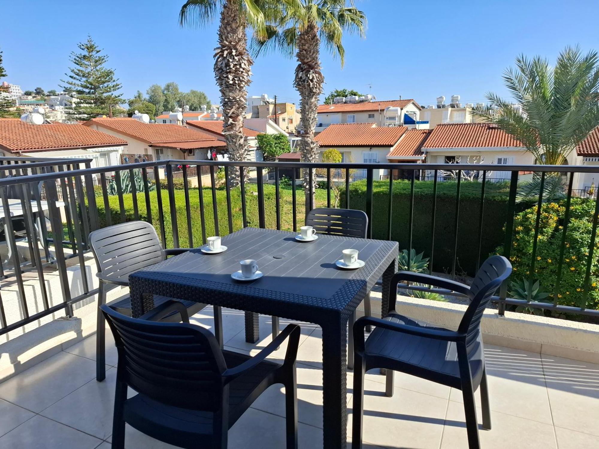 Cyking 2 Bed Apartment With Pool & 10 Min To Beach Paphos Exterior photo